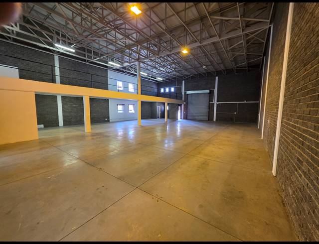 550M² WAREHOUSE TO LET IN STORMILL